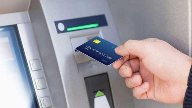 Rút tiền nhanh gọn với thẻ ATM